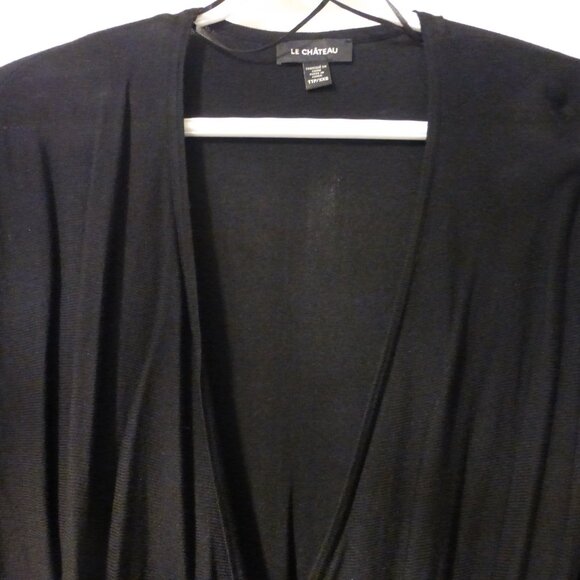 LE CHATEAU black deep v-neck short sleeve sweater top - Picture 4 of 9